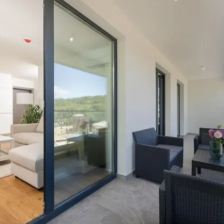 Apartment Apartments Amfora Dino Makarska